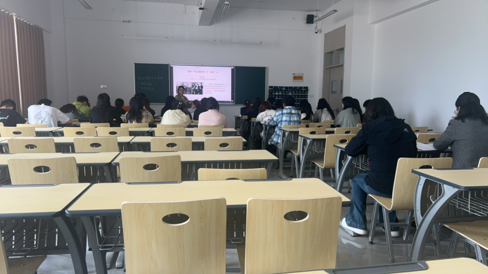 专家引领促提升 教学研讨共成长